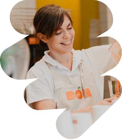 Photo d'une employée travaillant à Bon